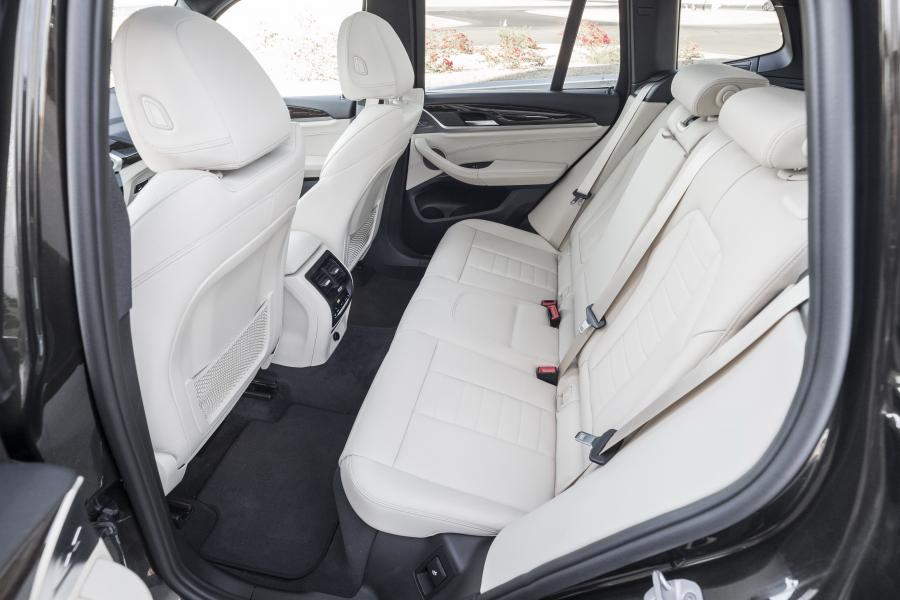 Интерьер BMW X3 xDrive30i xLine (G01) 2017 года  (NA) (фото 5 из 7)